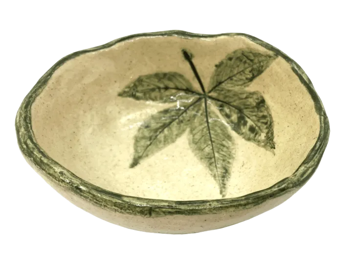 Miseczka w stylu wabi-sabi. Motyw roślinny - winobluszcz